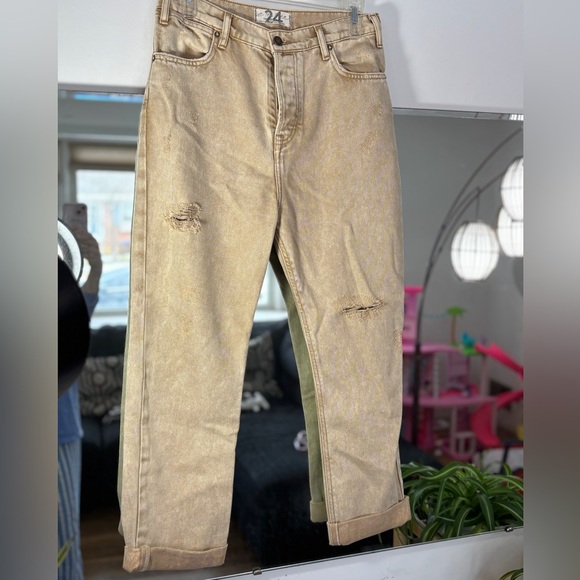 We The Free Button Fly Distressed Khaki Colored Denim Jeans Strait Leg Size 24 - Picture 2 of 6